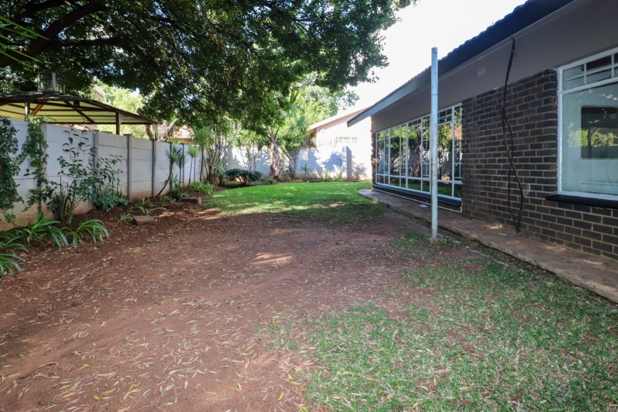 To Let 4 Bedroom Property for Rent in Flamwood North West